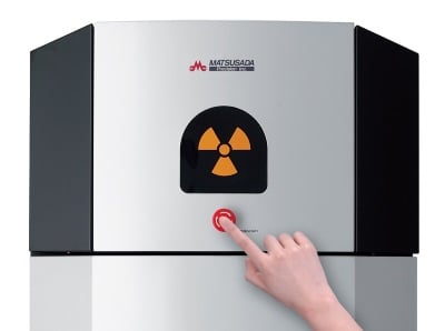 丸い赤色のボタンを押す