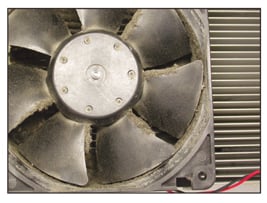 直流電源装置の設置方法 ホコリを吸い込む